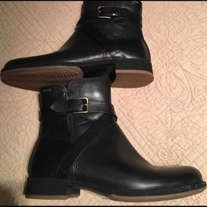 Cute leather Ecco boots